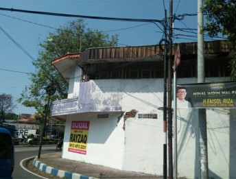 DIJUAL RUMAH POJOK 2Lt DI TEPI JALAN RAYA SUKARNO HATTA PASURUAN KOTA, JATI