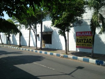 DIJUAL RUMAH POJOK 2Lt DI TEPI JALAN RAYA SUKARNO HATTA PASURUAN KOTA, JATI