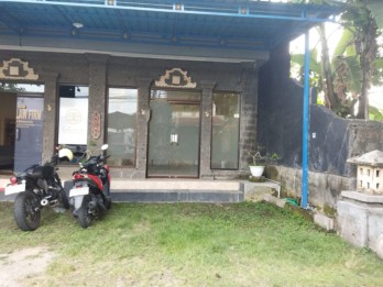 Disewakan Min 2 Tahun Ruko 2 Lantai 4×6 Pintu Kaca Padang Galak