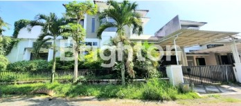 Rumah 2 Lantai dengan Private Swimming Pool di VPT