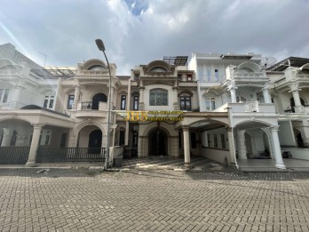TURUN HARGA!! Dijual Villa Komplek Helios Villas