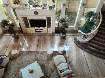 Rumah Mewah Pusat Kota Lokasi Strategis Raya Tegalsari Surabaya