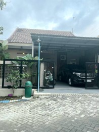 Rumah Semi Furnished di Oma View