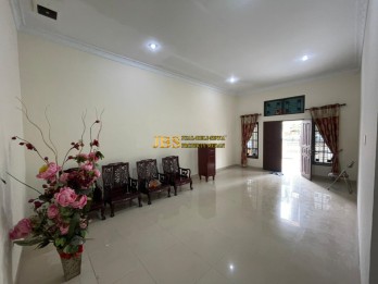 Dijual Villa Komplek Cemara Asri Jalan Rajawali