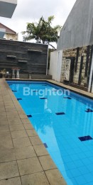 RUMAH MODERN MINIMALIS DENGAN PRIVATE POOL