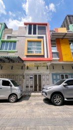 Dijual Ruko 2.5 Tingkat Siap Huni di Komplek