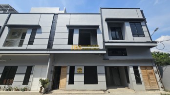 Dijual Townhouse Komplek Cemara Royal Residence