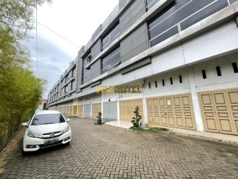 Jual Ruko 3 Tingkat di Komplek Graha Metropolitan (Graha Northcote) Medan