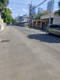 RUMAH DI PUSAT KOTA DI SURABAYA