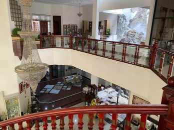 Rumah Mewah 2,5 Lantai Strategis Jl Cempaka Pusat Kota Surabaya