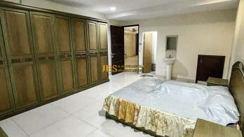 Villa Komplek The Palace Residence Jalan Mustang