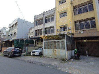 Dijual Ruko Siap Huni di Jalan Waringin (Gatot Subroto) - Medan