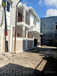 Rumah Bagus 4 kamar di Kalijudan Surabaya GMK02740