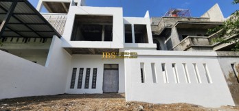 DIJUAL MURAH!! Villa di Komplek Graha