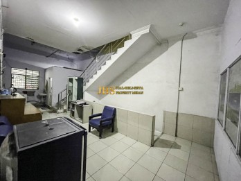 Dijual Ruko Gandeng 3,5 Tingkat di Komplek Asia