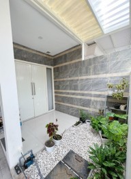 Dijual Rumah 2 Lantai di Jl Sutorejo Utara Surabaya Timur