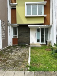 Dijual Rumah 2 Lantai di Springhill Sawojajar