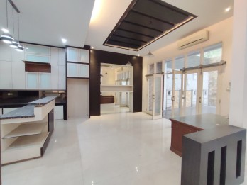 Dijual Villa siap huni di komplek River View (