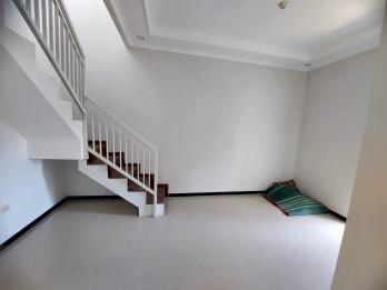 RUMAH CANTIK 2 LANTAI DI KARANGPLOSO DEKAT MALL DINOYO