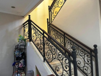 Rumah Dijual di Perum Galaxy Royal Palace Gubeng Surabaya