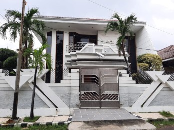 Rumah Mewah 2 Lantai Komplek Dharmahusada Indah