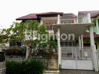 RUMAH 2LT RAFFLES HILLS CIBUBUR