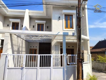 DIJUAL RUMAH MEWAH 2LT DI DEPOK SIAP HUNI DEKAT