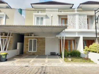 DIJUAL RUMAH MEWAH DI SLEMAN 2 LANTAI DEKAT JALAN