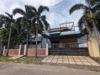 Di Jual Rumah dan Gudang di Jalan Granit Kumala