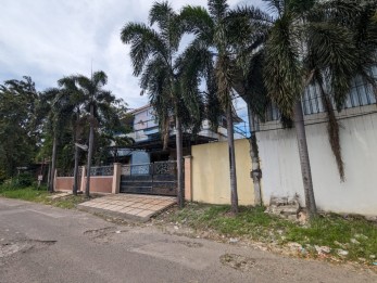 Di Jual Rumah dan Gudang di Jalan Granit Kumala Gresik