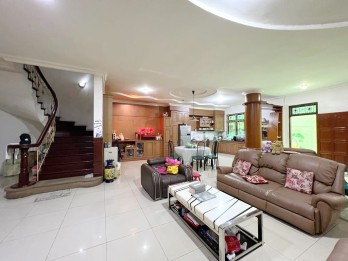 Dijual Villa Komplek Makmur Indah di Medan Barat,