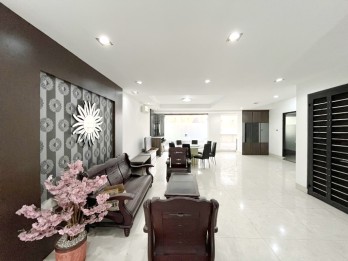 Dijual Villa Komplek The Palace Residence di