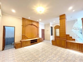 Dijual Villa Siap Huni Komplek Taman Polonia V -