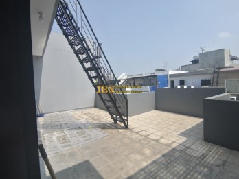 Dijual Villa Siap Huni di Komplek Cemara Asri Jalan Freesia - Medan