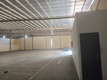 Disewakan gudang loading dock dalam kawasan dekat JIEP Pulo Gadung