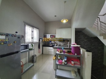 Jual 2 Unit Ruko Gandeng di Jalan Gereja Simp.