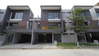Jual Villa 3,5 Tingkat di Komplek Givency One