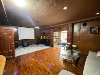 Jual Villa Fully Furnished di Komplek Merbau Mas