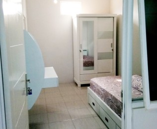 Kost Dekat AEON Mall Tanjung Barat, Stasiun
