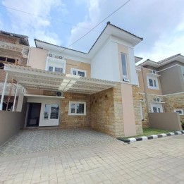 RUMAH 2 LANTAI, FULL FURNISHED, 4 KM KE KAMPUS UII DI NGAGLIK