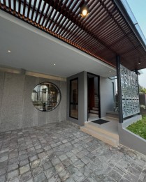 RUMAH MODERN MEWAH DI MLATI, DEKAT KAMPUS UGM, KESEMPATAN TERBATAS!