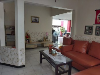 Rumah 2 lantai bagus di perum bukit permai jember