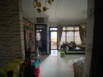 Rumah Besar Dipinggir Jalan Utama 3 Lantai Utk Usaha Di Kota Batu