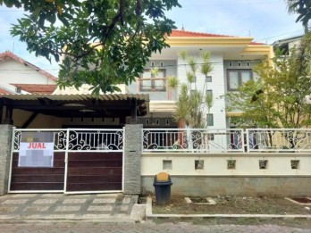 Rumah Kosong Dua Lantai di Jalan Sidosermo PDK