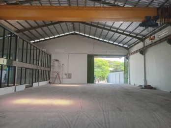 Sewa Gudang Brand New plus Hoist di Raya Penggilingan