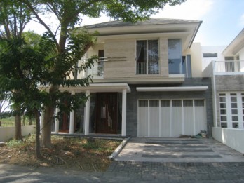 CitraLand The GreenLake Surabaya - Disewakan Rumah 2 Lt, 4 Kamar, Siap huni