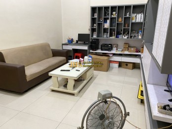 DIJUAL CEPAT!! Rumah 2 Tingkat di Komplek Tuasan