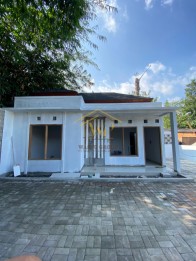 DIJUAL RUMAH DENGAN AKSES DEKAT TEBING BREKSI