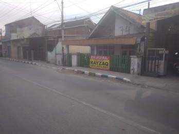 DIJUAL RUMAH DI TEPI JALAN KH.MANSYUR PASURUAN KOTA,JATIM