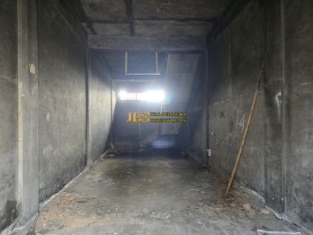 Dijual Ruko 3 Tingkat di Jalan KL. Yos Sudarso - Medan